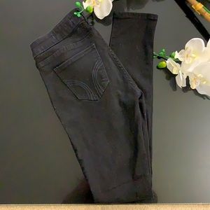 Hollister Jeans. Size: 3R. Black Jeans. In great conditions.